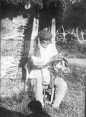 Hero of Civil War 85-yeal old hunter from Abkhasia Musa Ardjania with his hawk.